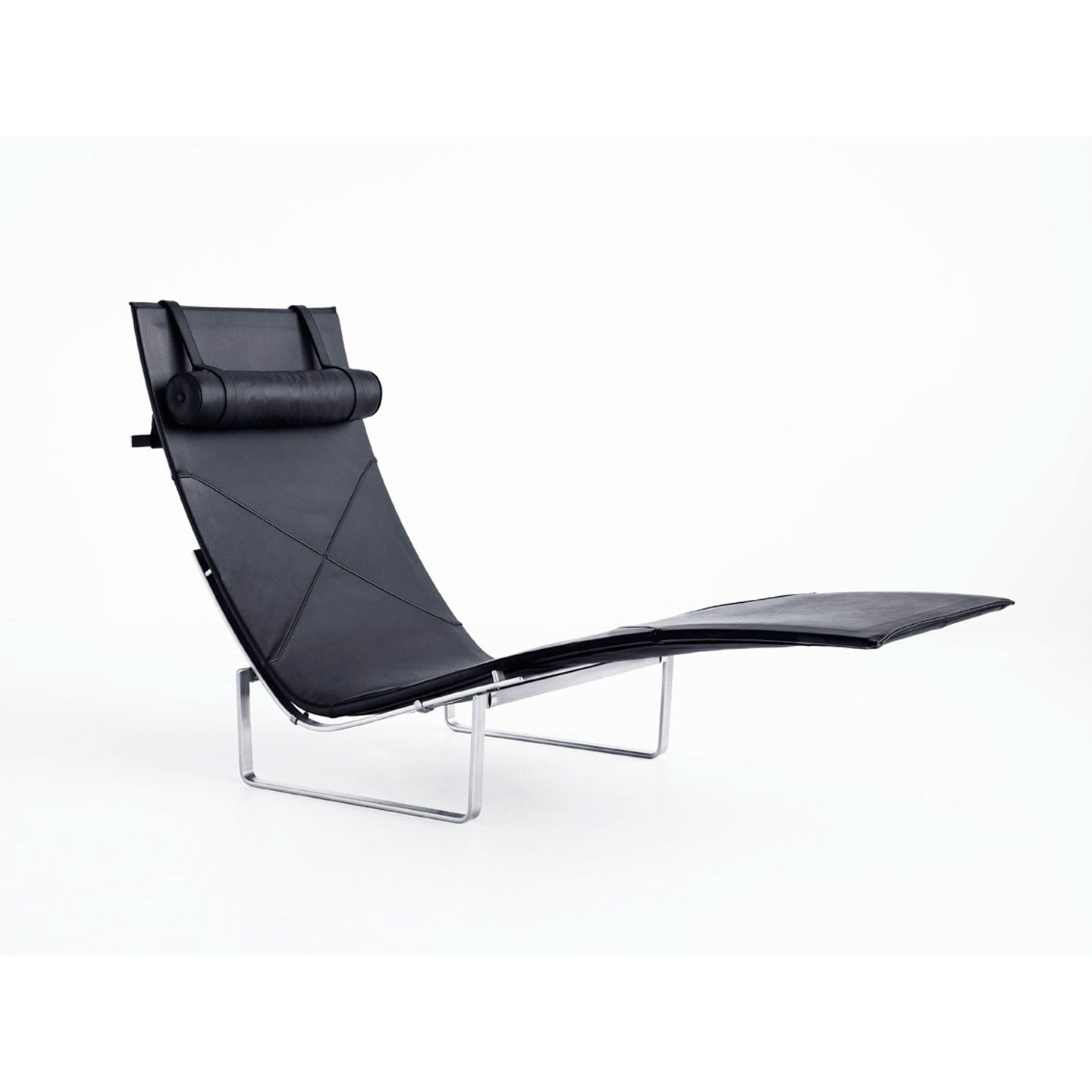 PK24 Chaise Longue | Classic Leather Black
