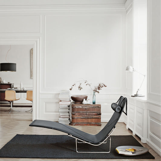 PK24 Chaise Longue | Classic Leather Black