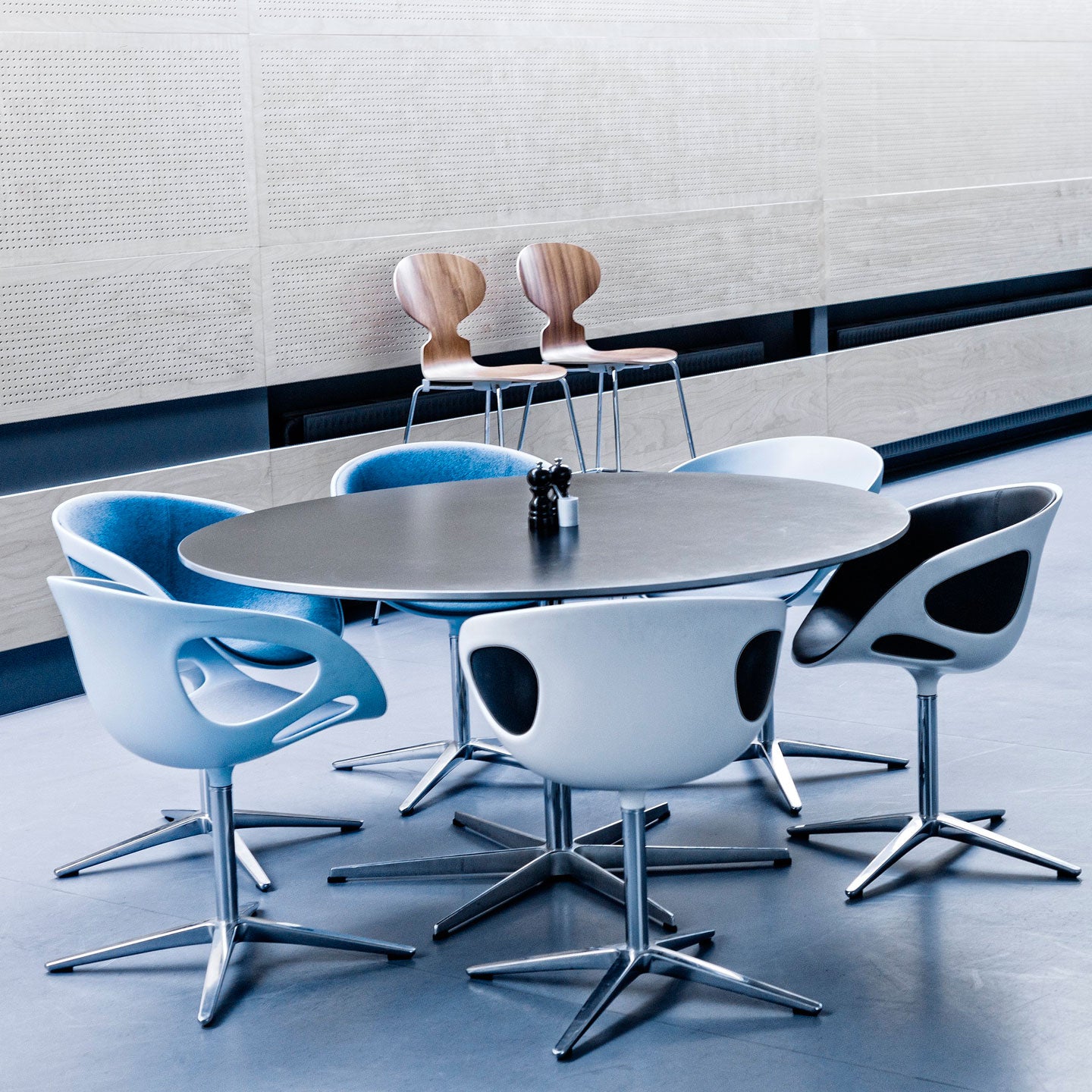 A825 Circular Pedestal Table | White Laminate Top
