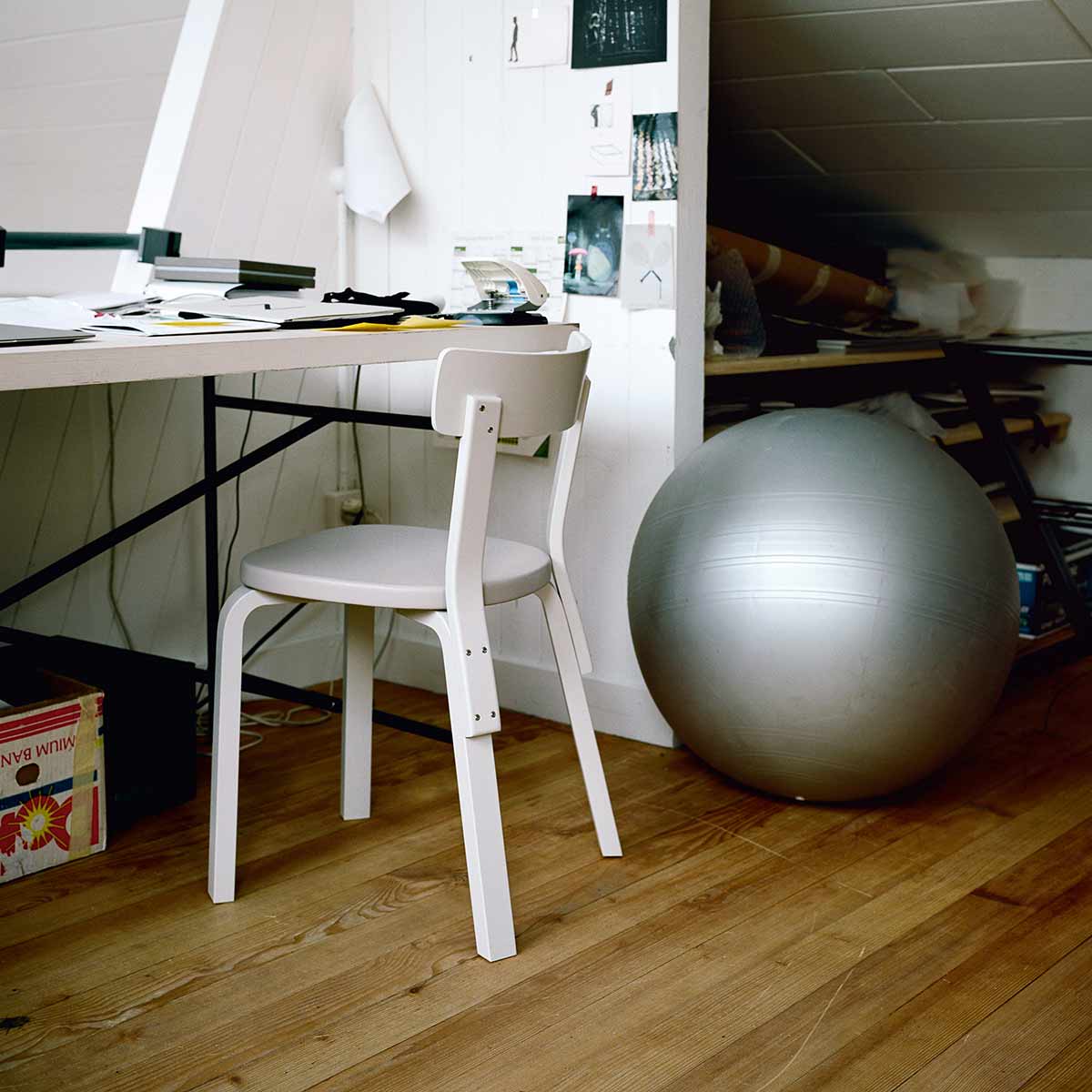 69 Chair | White Lacquered Seat and Back