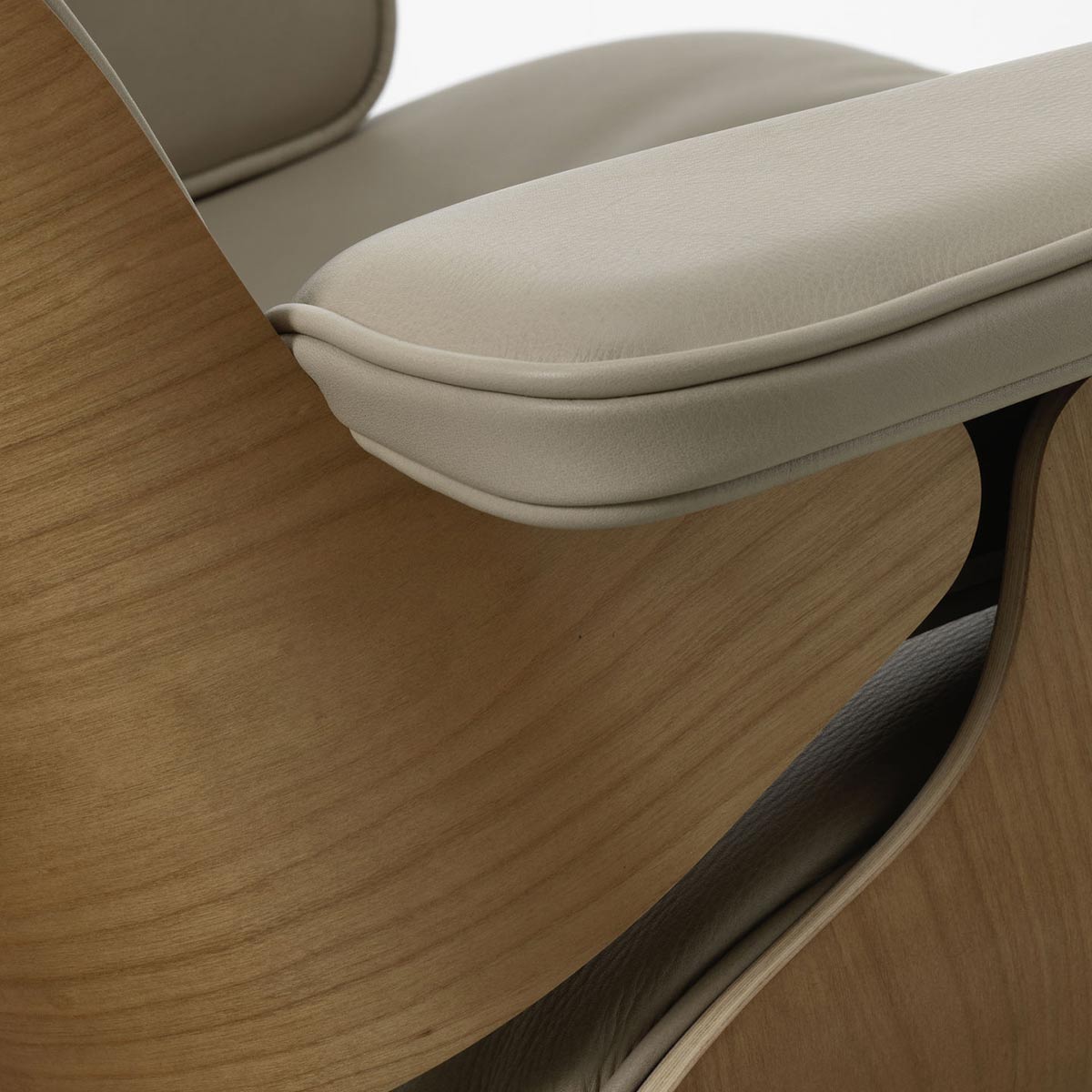 Eames Lounge Chair & Ottoman | Dark Sand Natural F Leather Cherry Shell