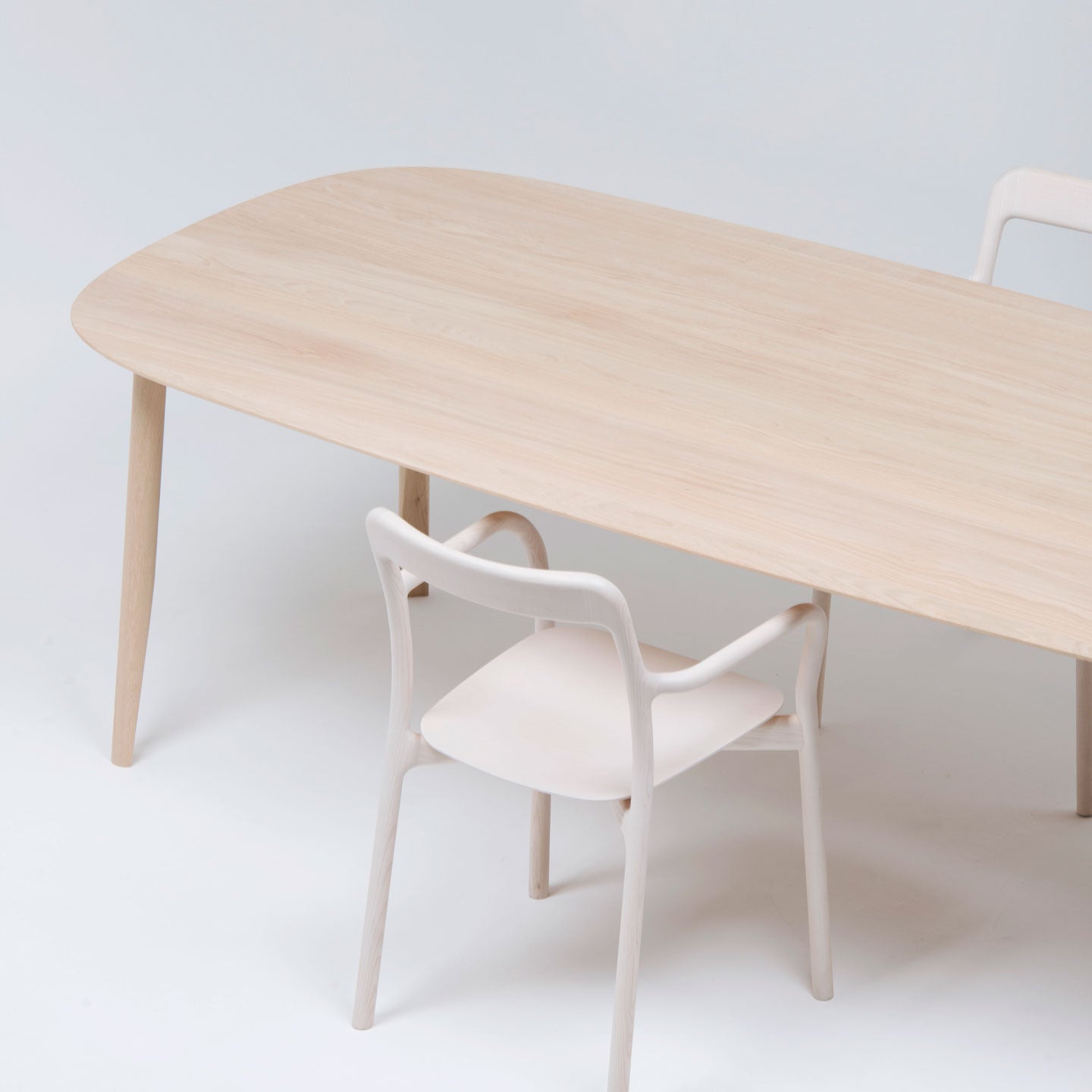 Branca Table | Matt White Lacquered Top