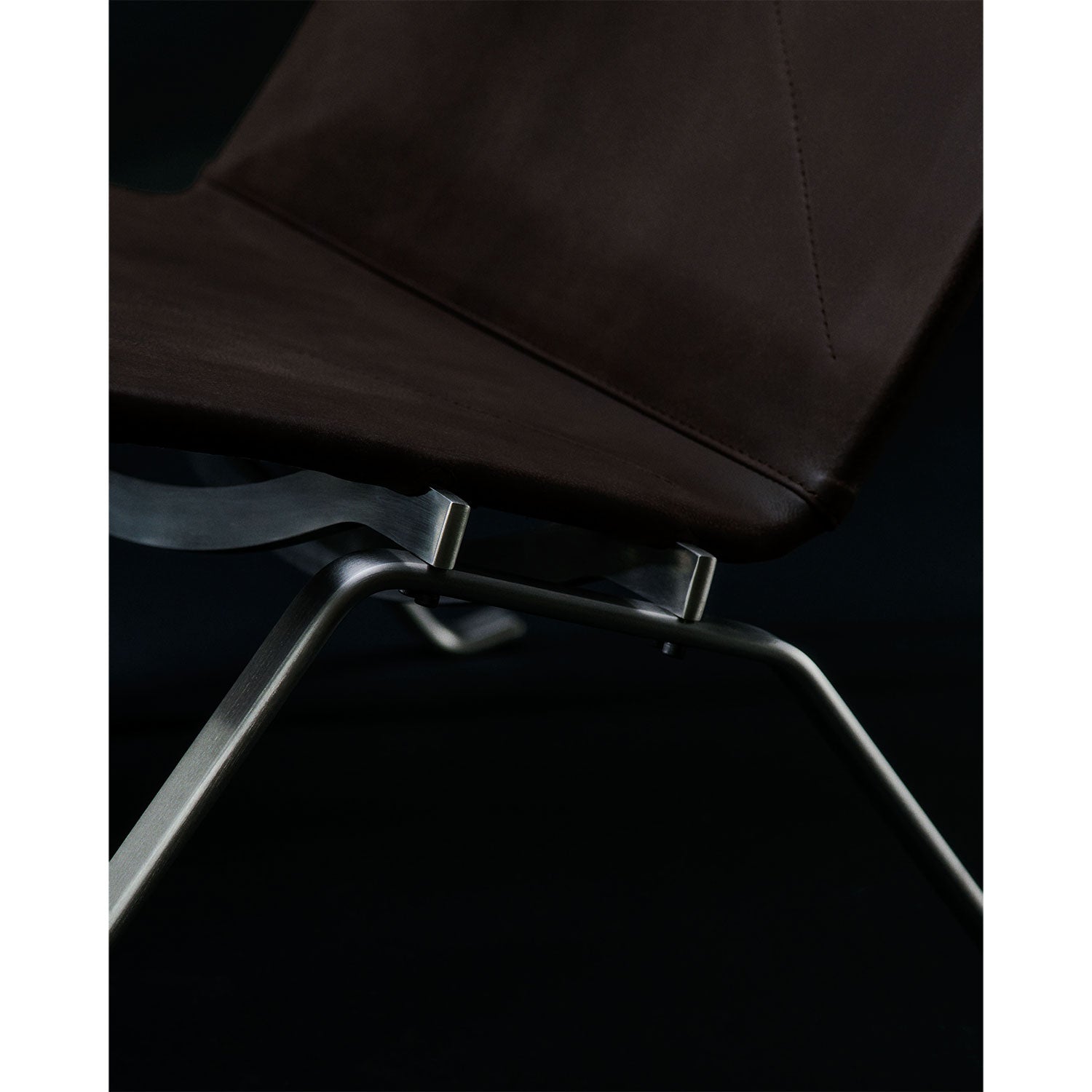 PK22 Easy Chair | Dark Brown Haze Leather Upholstery