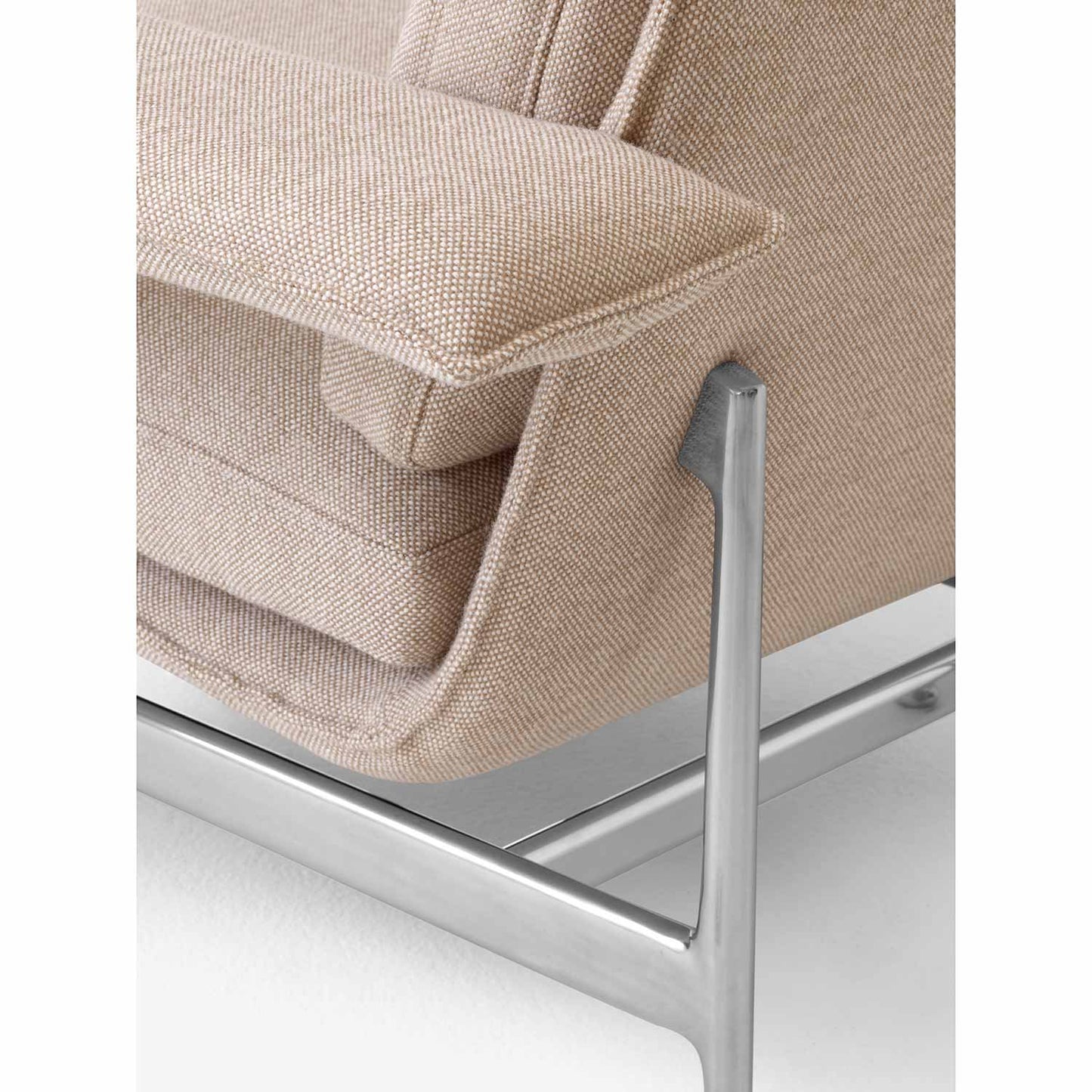 Meantime AV29 Lounge Chair | Ivory Beige 220 Hallingdal Fabric Upholstery
