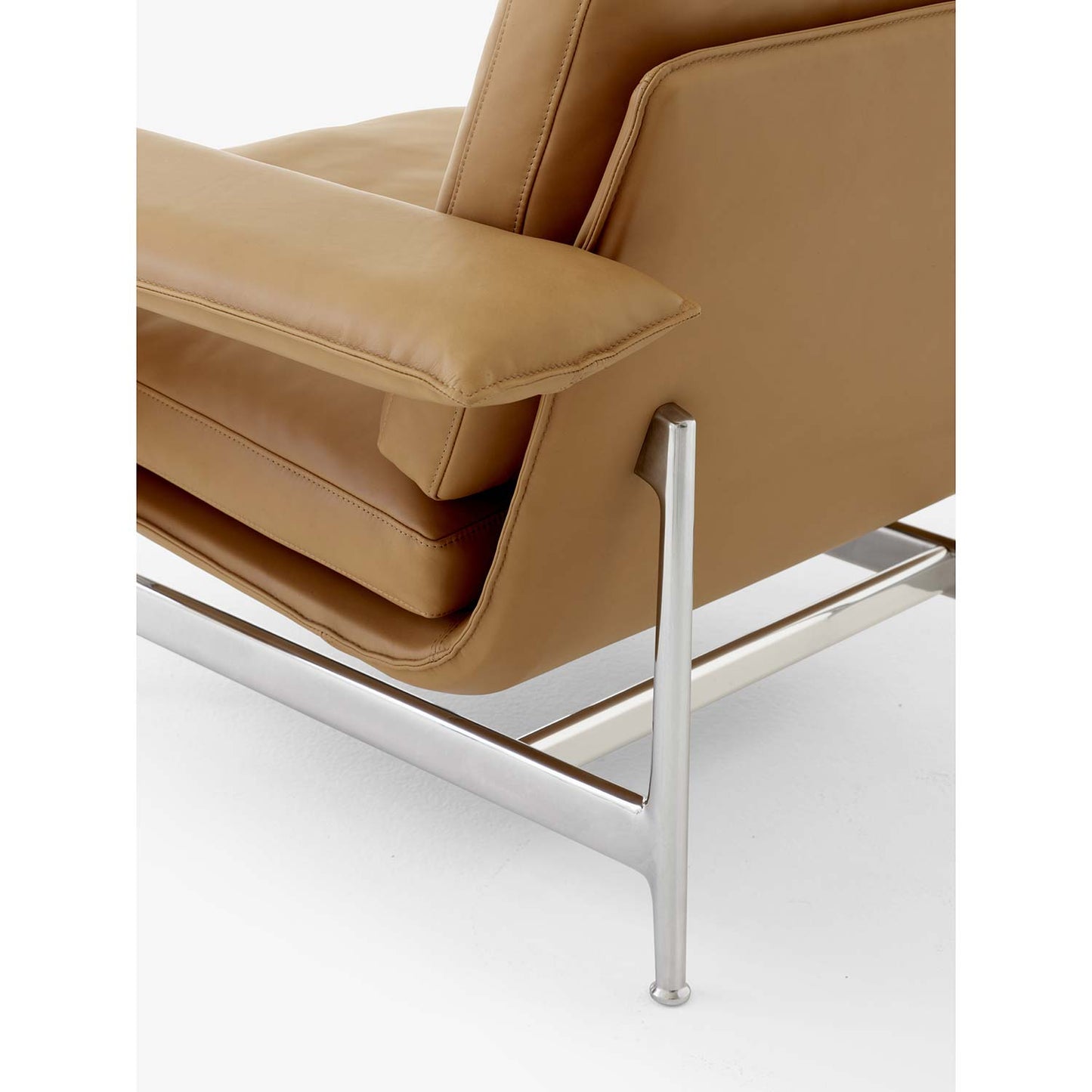Meantime AV29 Lounge Chair | Cognac Noble Leather Upholstery