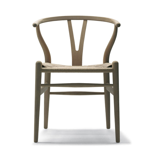CH24 Wishbone Chair | Oak Frame White Pigmented Oil Finish