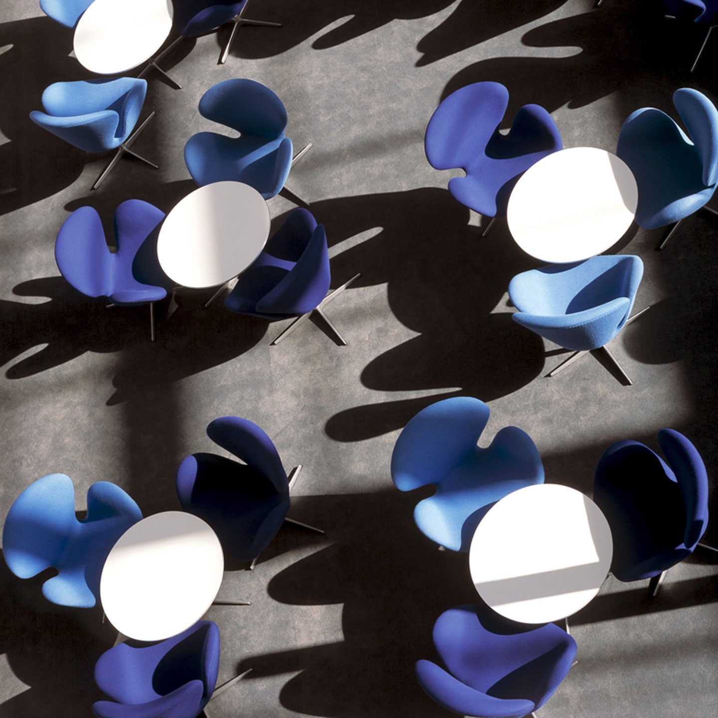 Swan Chair | Oxford Blue Fame 66071 Seat and Back