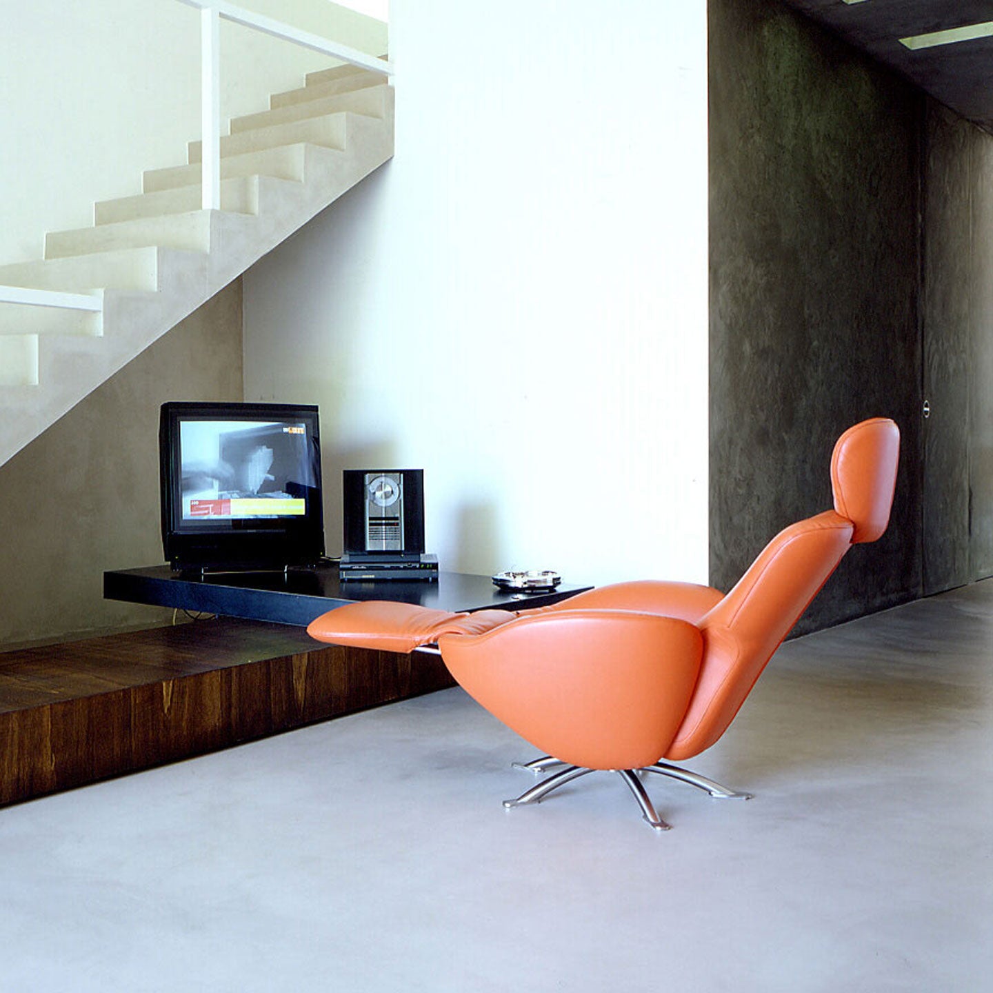 Dodo Reclining Armchair | Graphite Leather Upholstery