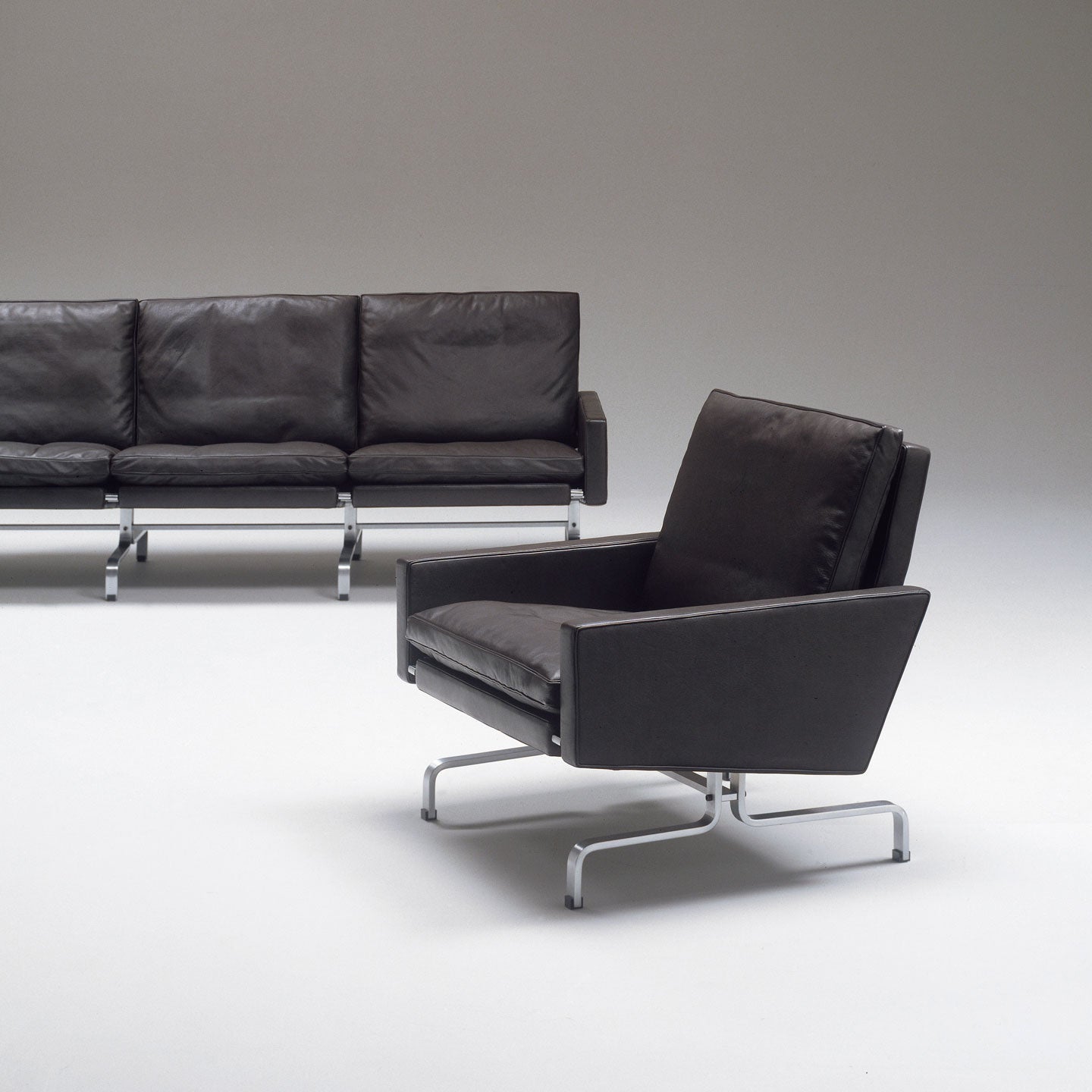 PK31 Chair | Classic Leather Black