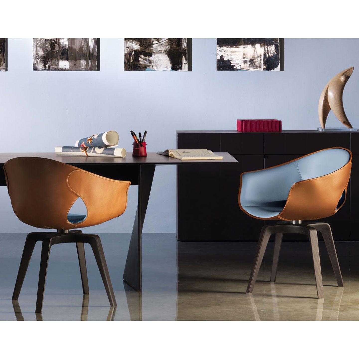 Ginger Swivel Armchair | Leather 01 Ivory Inner Shell