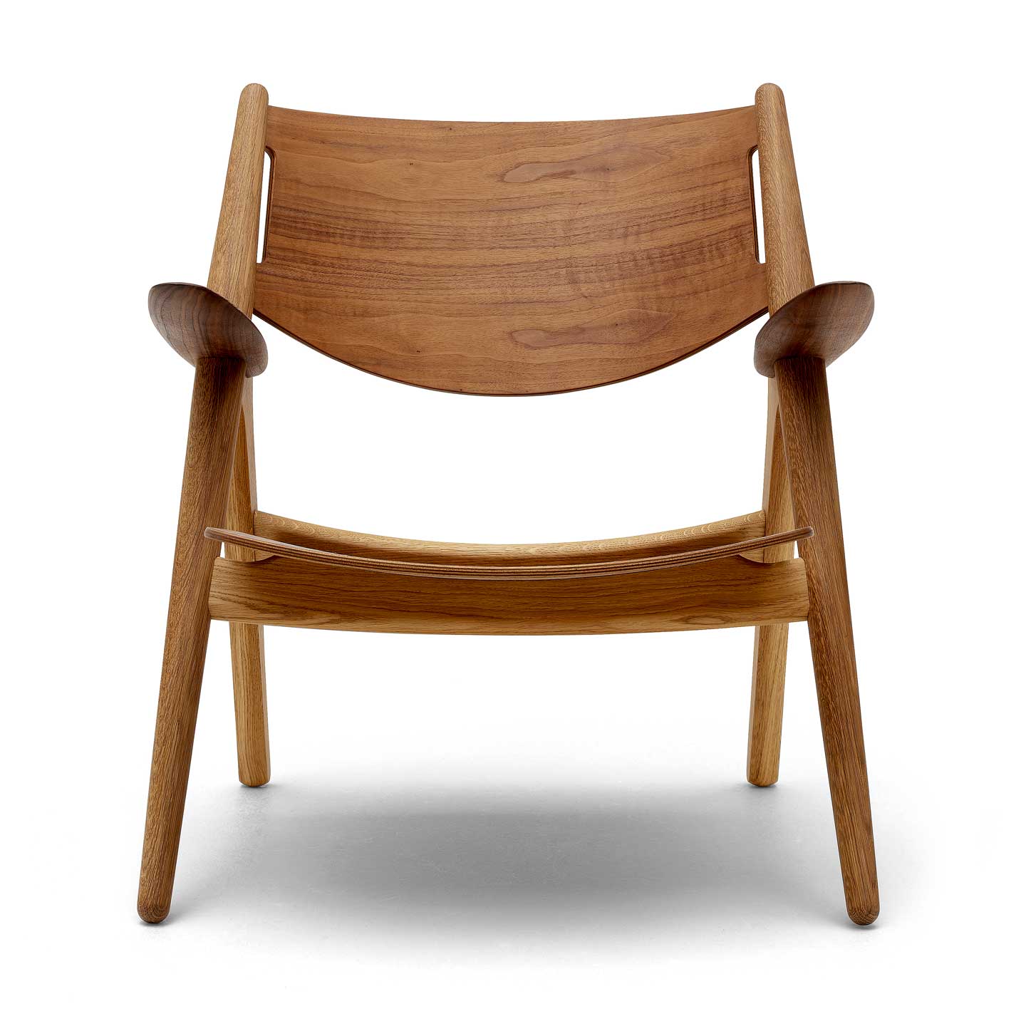 CH28 Chair | Black Loke Leather on Oak Veneer Seat and Back