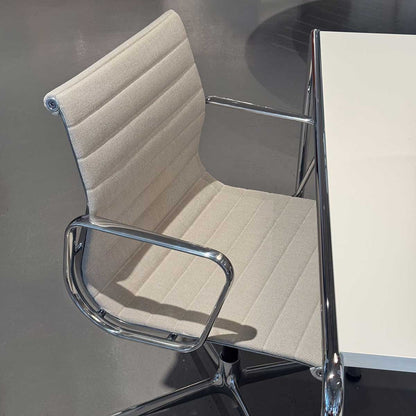 Ex Display Aluminium Group EA 103 Chair | Warm Grey/Ivory 79 Hopsak Upholstery