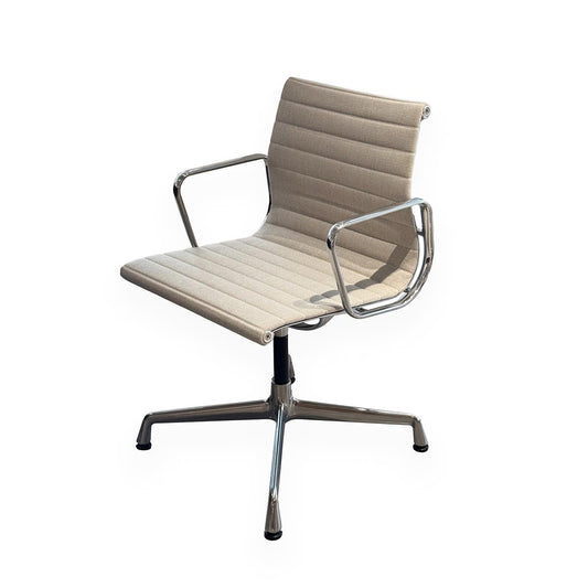 Ex Display Aluminium Group EA 103 Chair | Warm Grey/Ivory 79 Hopsak Upholstery