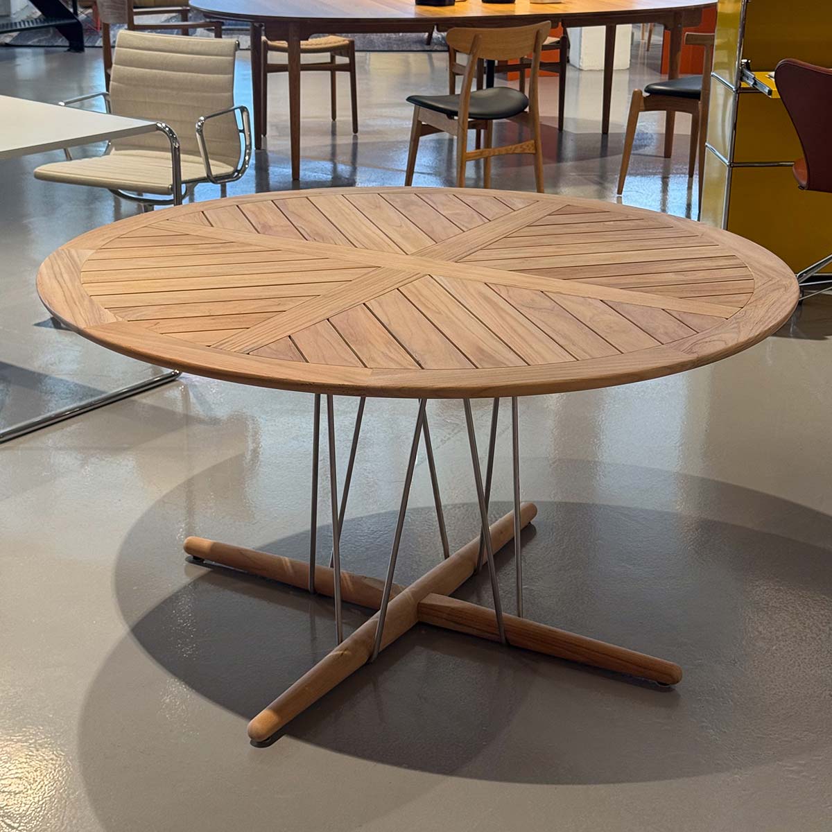 Ex Display EO22 Outdoor Dining Table | Teak Top