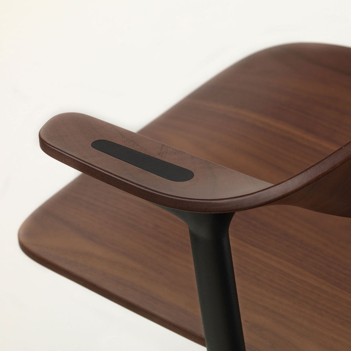 Mynt Chair Plywood | Dark Walnut Shell Deep Black Frame