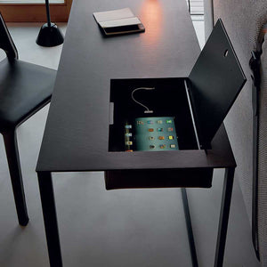 Calamo Desk | Graphite Cowhide