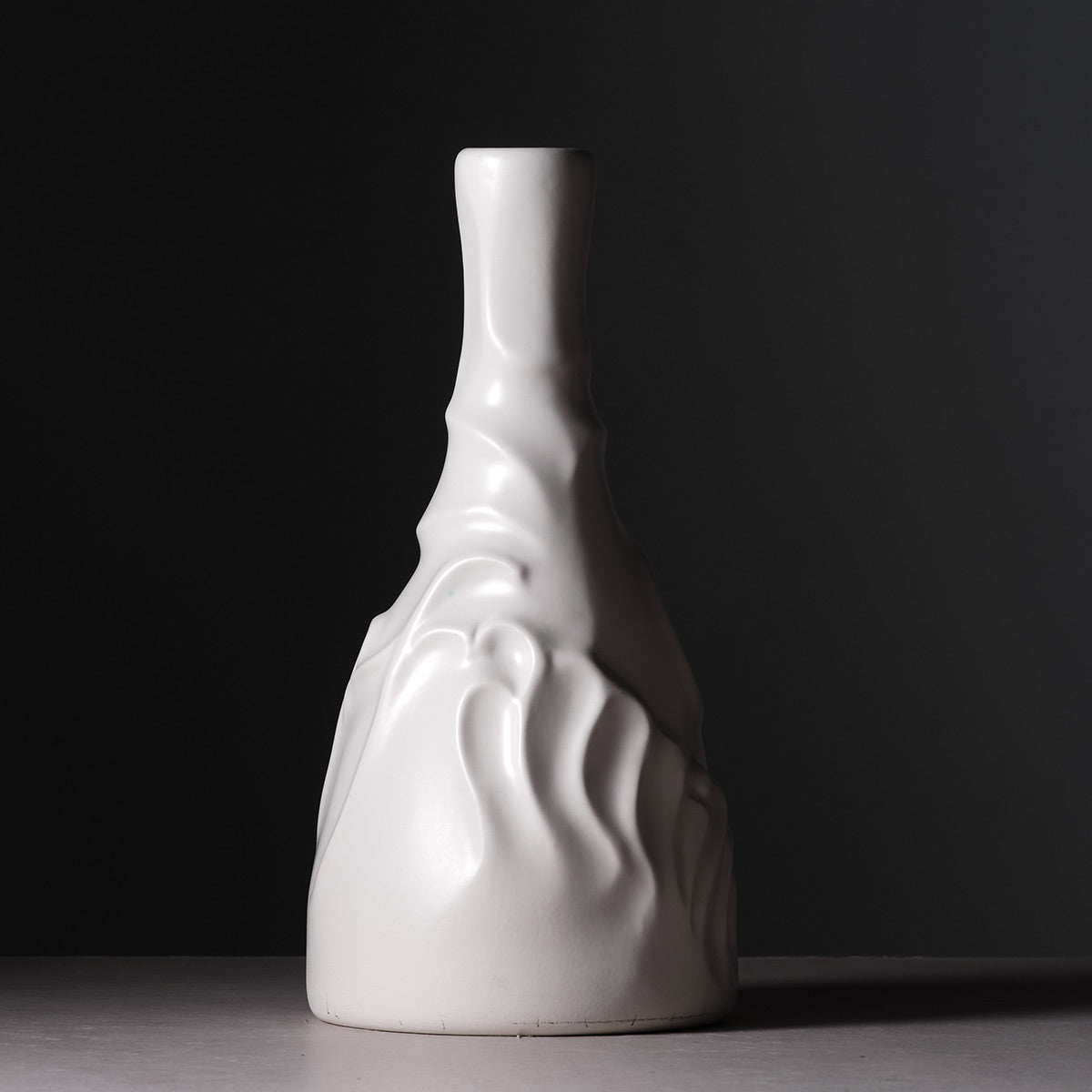 Casa de Familia Bottle | White matte glazed ceramic