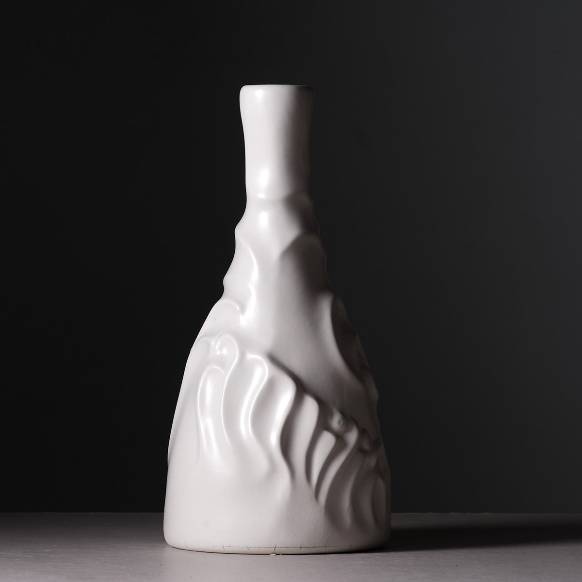 Casa de Familia Bottle | White matte glazed ceramic