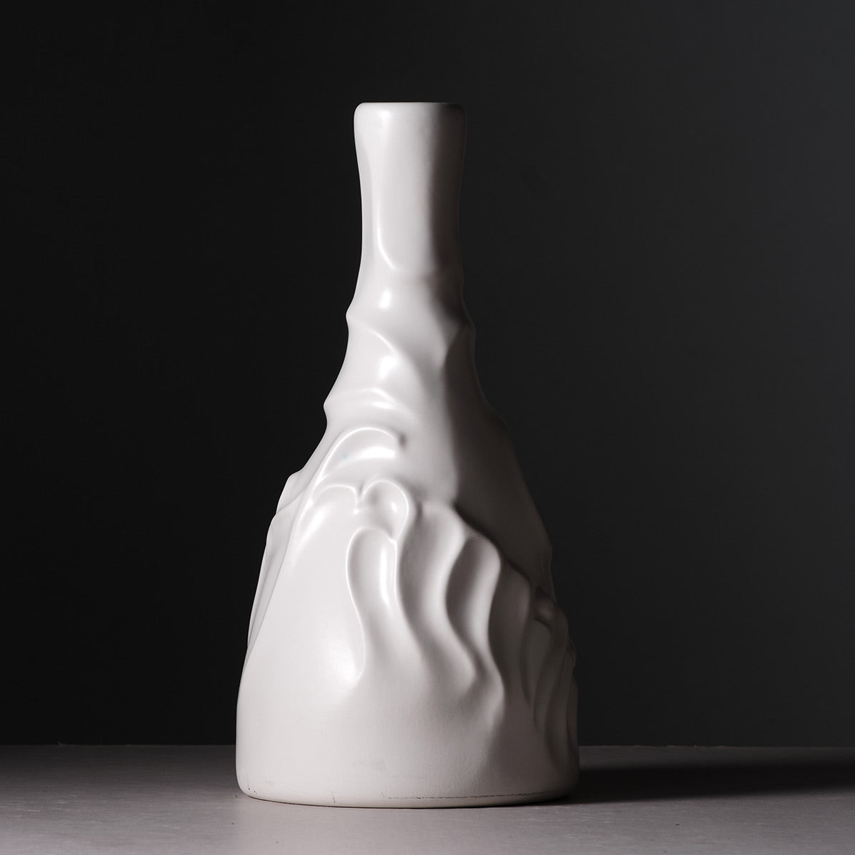 Casa de Familia Bottle | White matte glazed ceramic