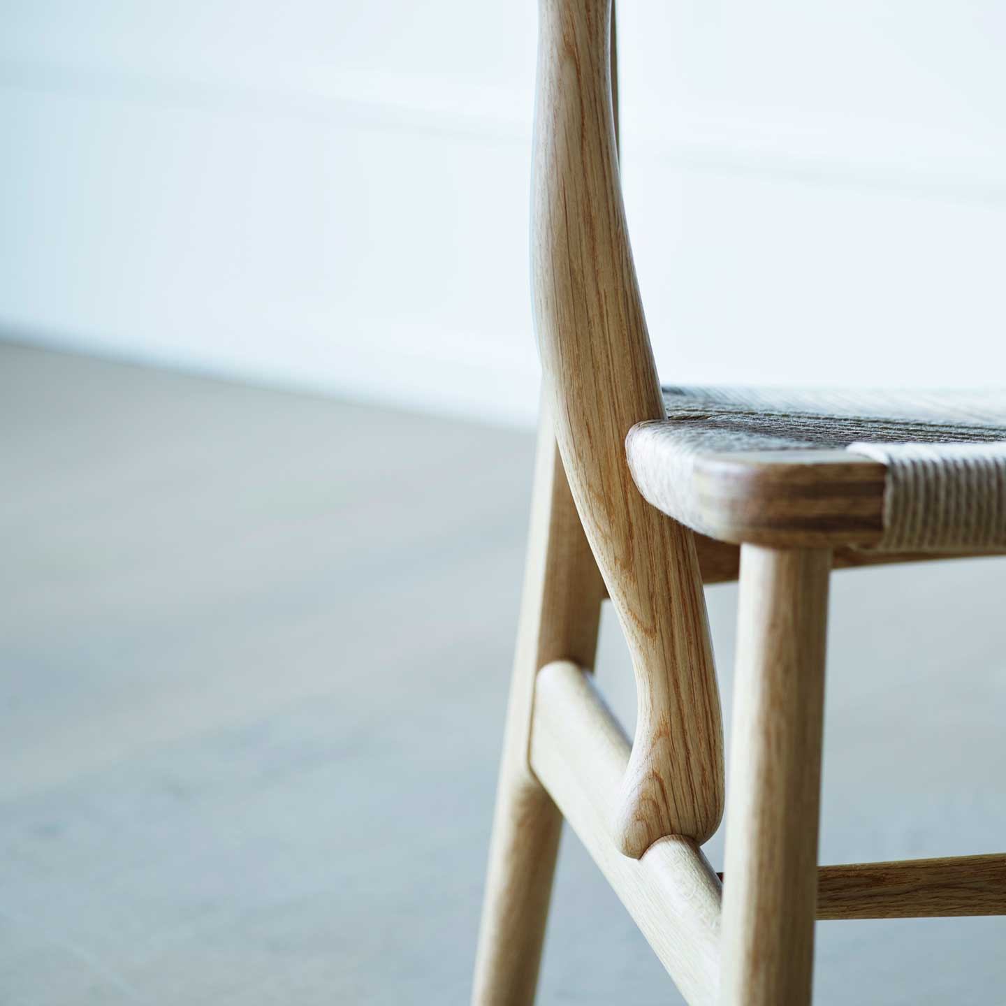 CH22 Lounge Chair | Natural Papercord Seat Oiled Oak Frame