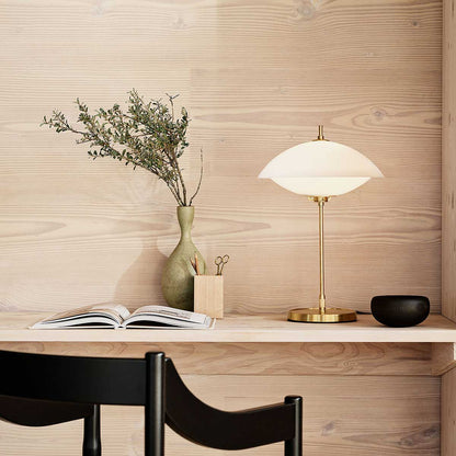 Clam Table Lamp | Opal Glass