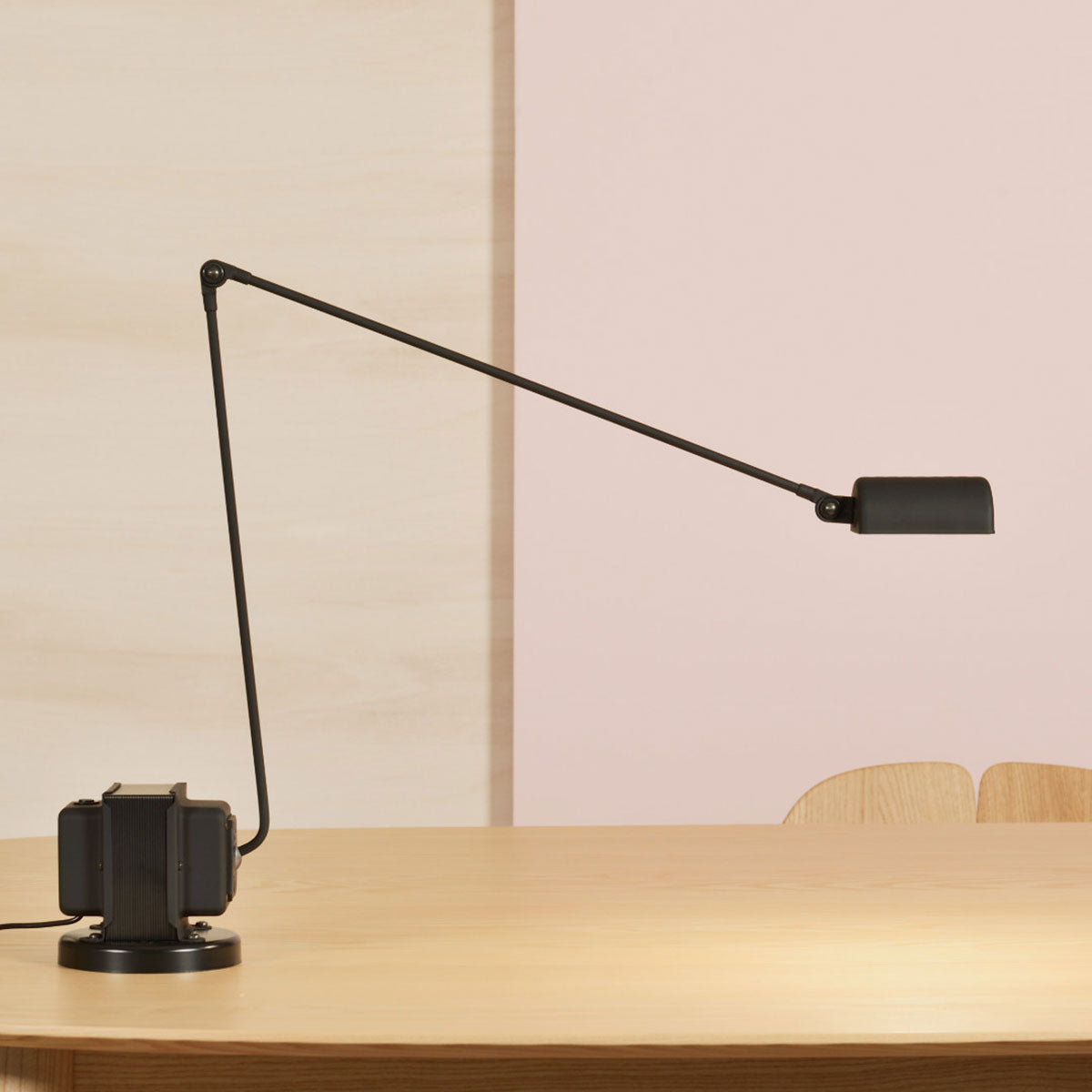 Daphine LED Tavolo Lamp | Black Soft Touch Finish