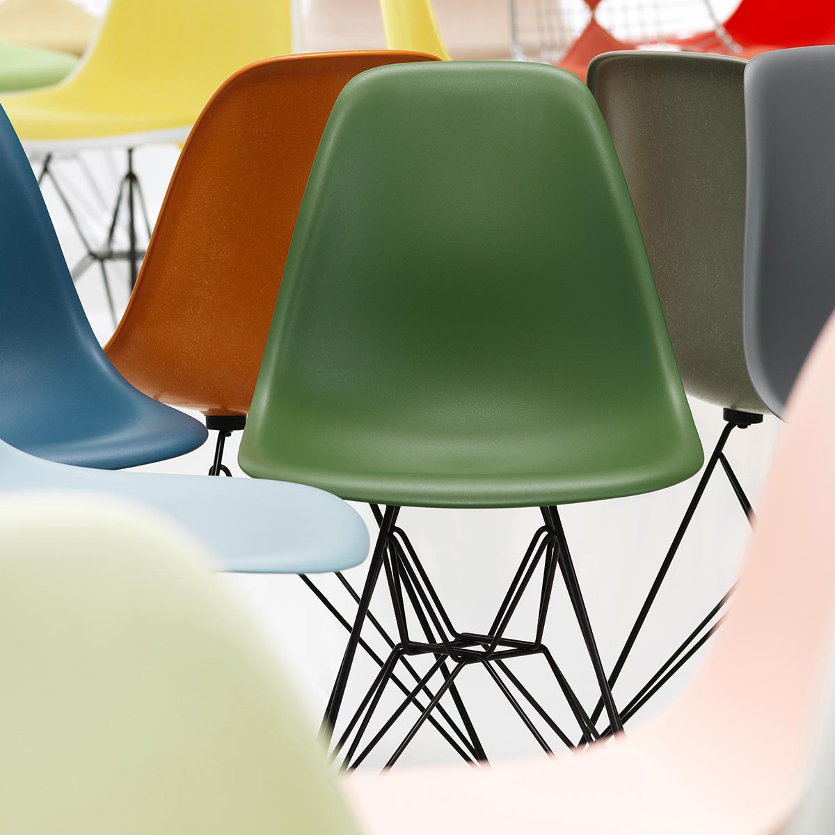 DSR Eames Plastic Side Chair | Polypropylene Seat Shell in Forest Green