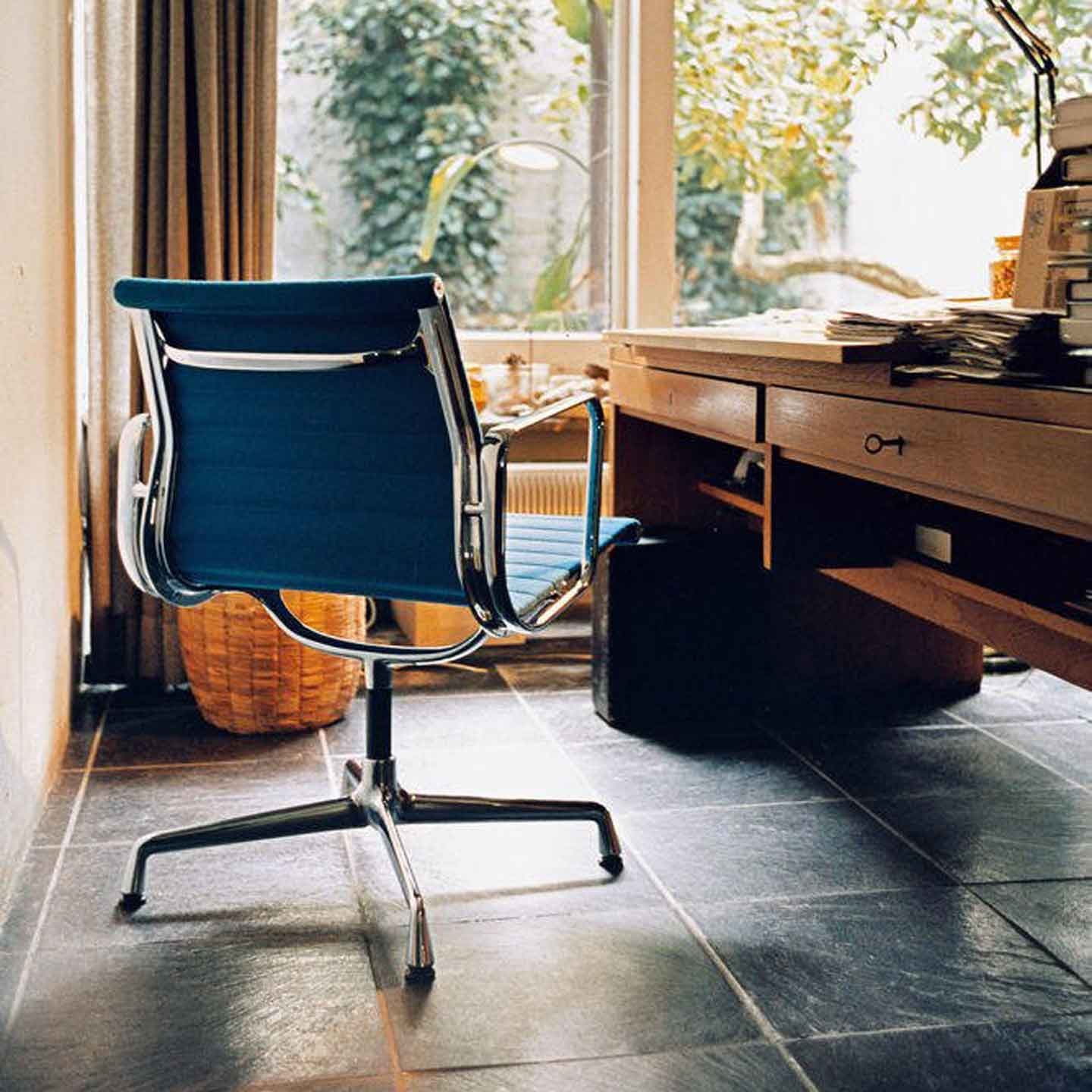 Aluminium Group EA 108 Chair | Dark Grey 05 Hopsak Fabric