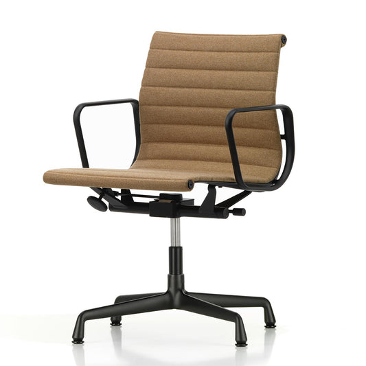 Aluminium Group EA 132 Chair | Cosy 13 Papyrus Wool Upholstery
