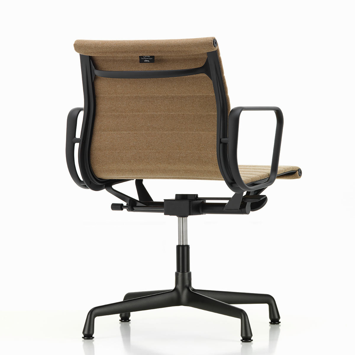 Aluminium Group EA 132 Chair | Cosy 13 Papyrus Wool Upholstery