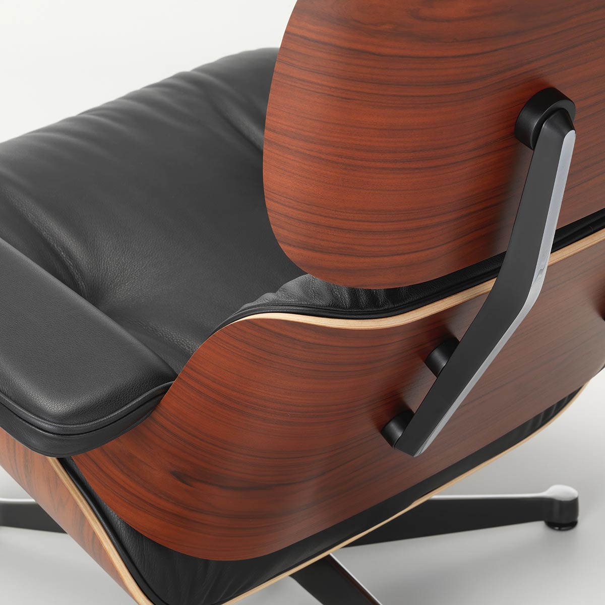 Eames Lounge Chair & Ottoman | Black Premium F Leather Santos Palisander Shell