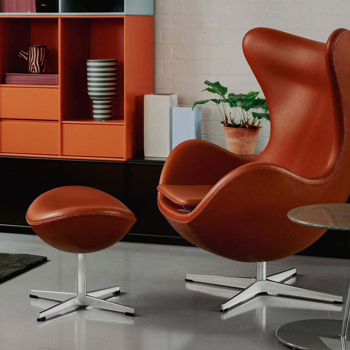 Egg Chair | Walnut Grace Leather Upholstery