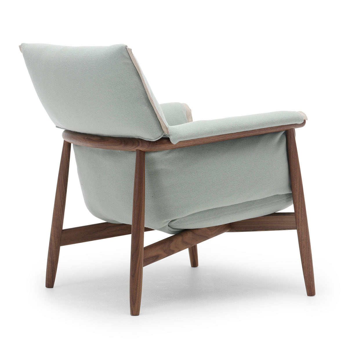 Embrace Lounge Chair E015 | Light Grey Hallingdal 130 Black Edge Strip
