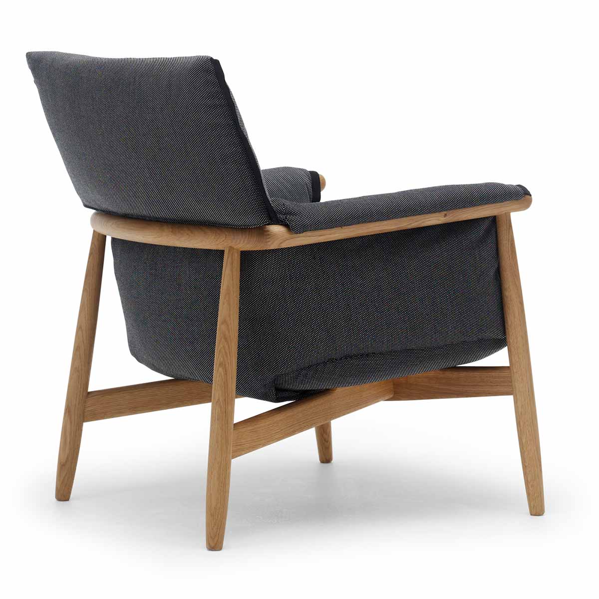 Embrace Lounge Chair E015 | Light Grey Hallingdal 130 Black Edge Strip