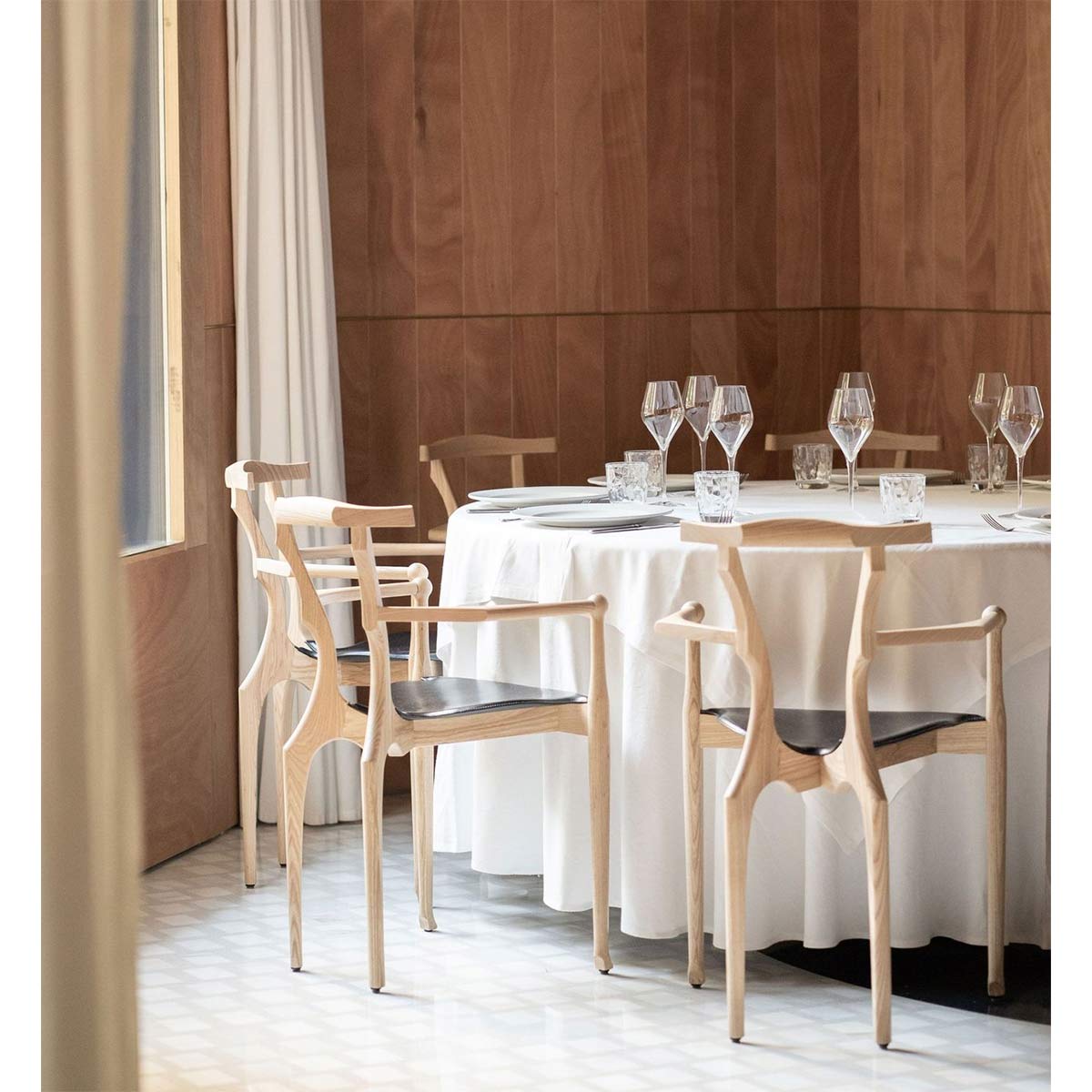 Gaulino Easy Chair | Black Hide Seat