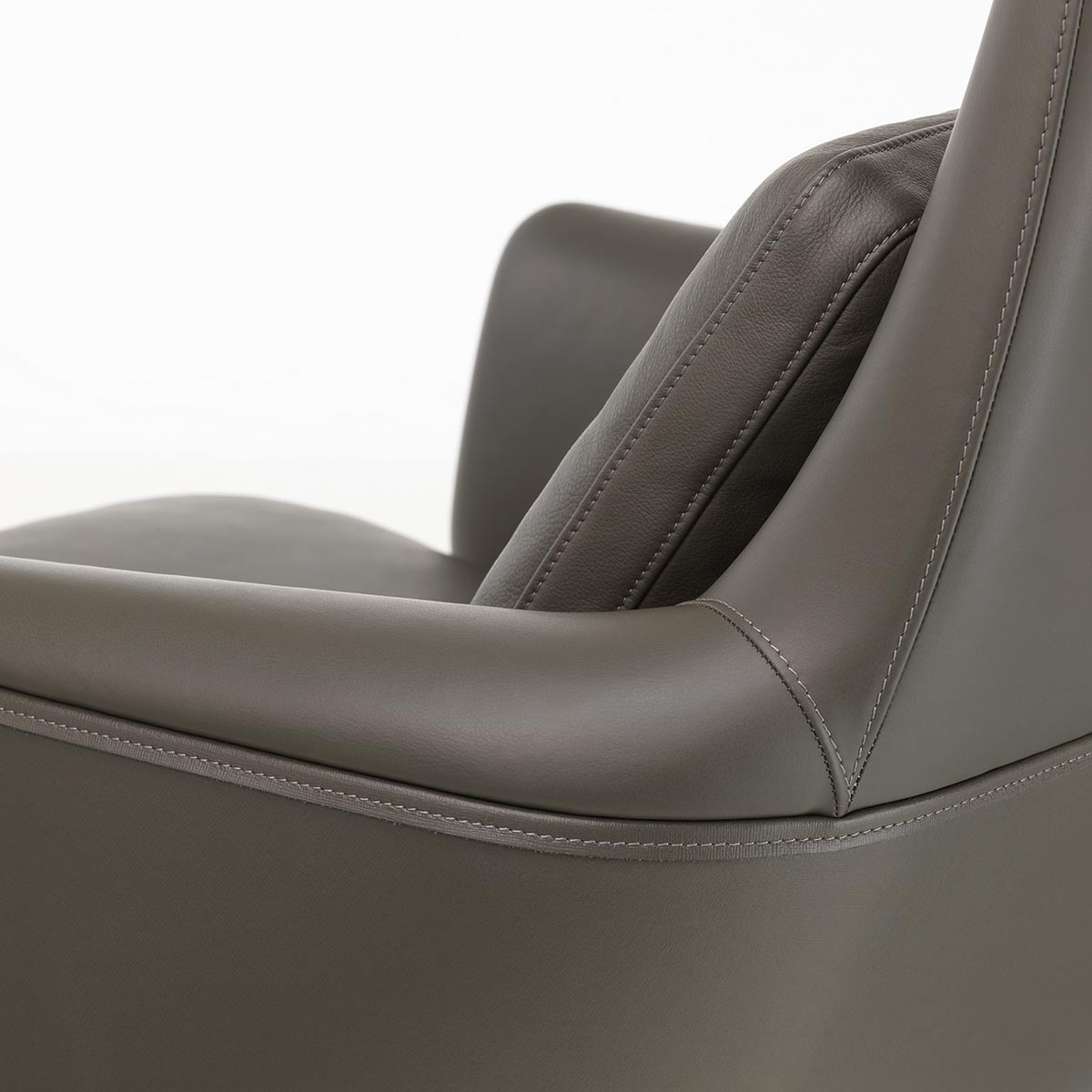 Grand Relax Lounge Chair & Ottoman | Umbra Grey Forte and Umbra Grey Premium Leathers