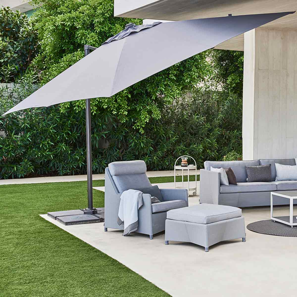 Anthracite Shade Hyde Luxe Tilt Parasol 3x3m – Aram