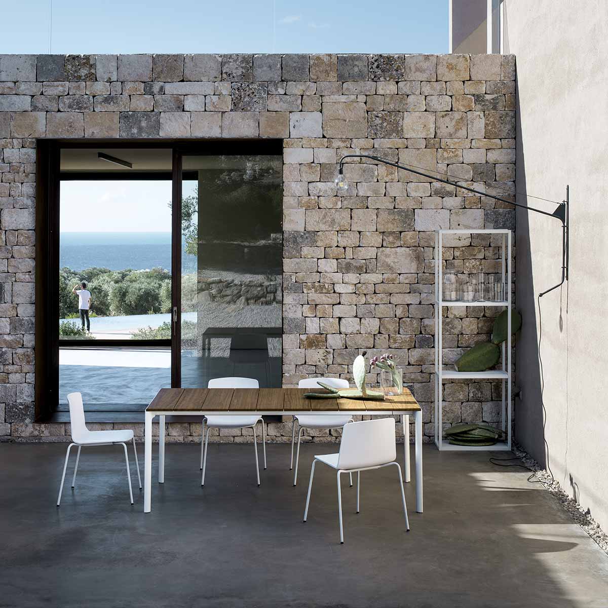 Maki Outdoor Extending Table | Natural Teak Top
