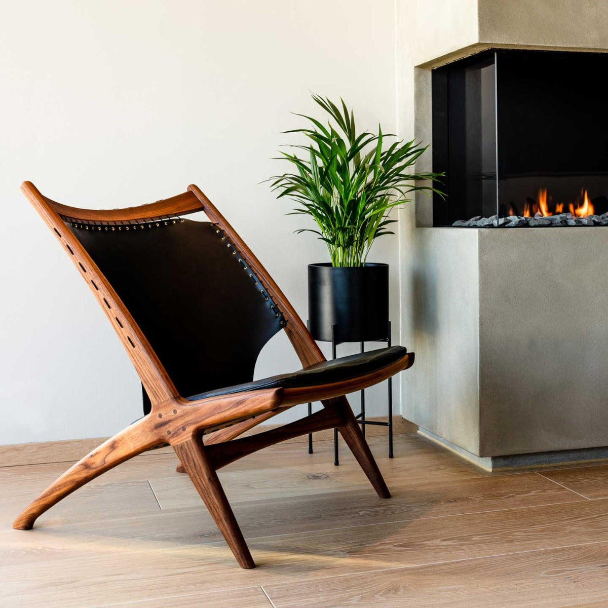 Krysset Lounge Chair | Black Leather Seat and Back