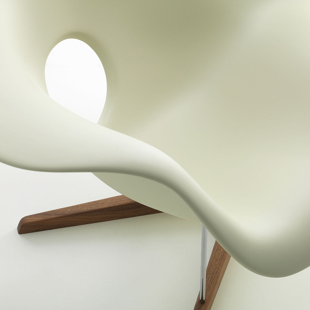 La Chaise | Shell Lacquered White