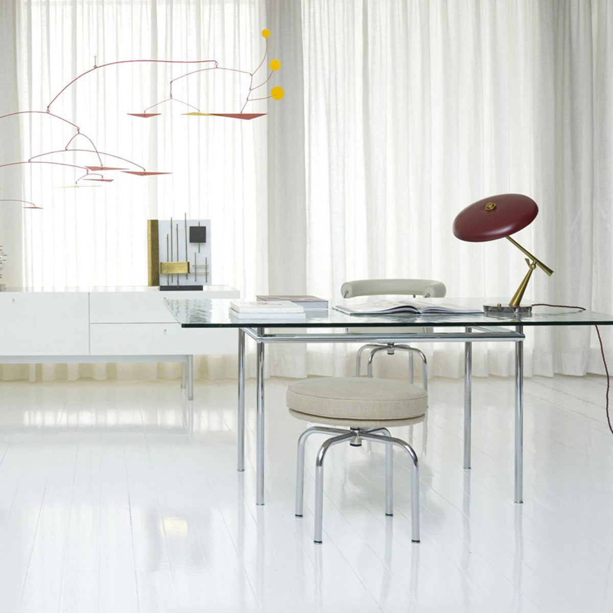 LC12 La Roche Dining Table 160cm | Clear Glass Top