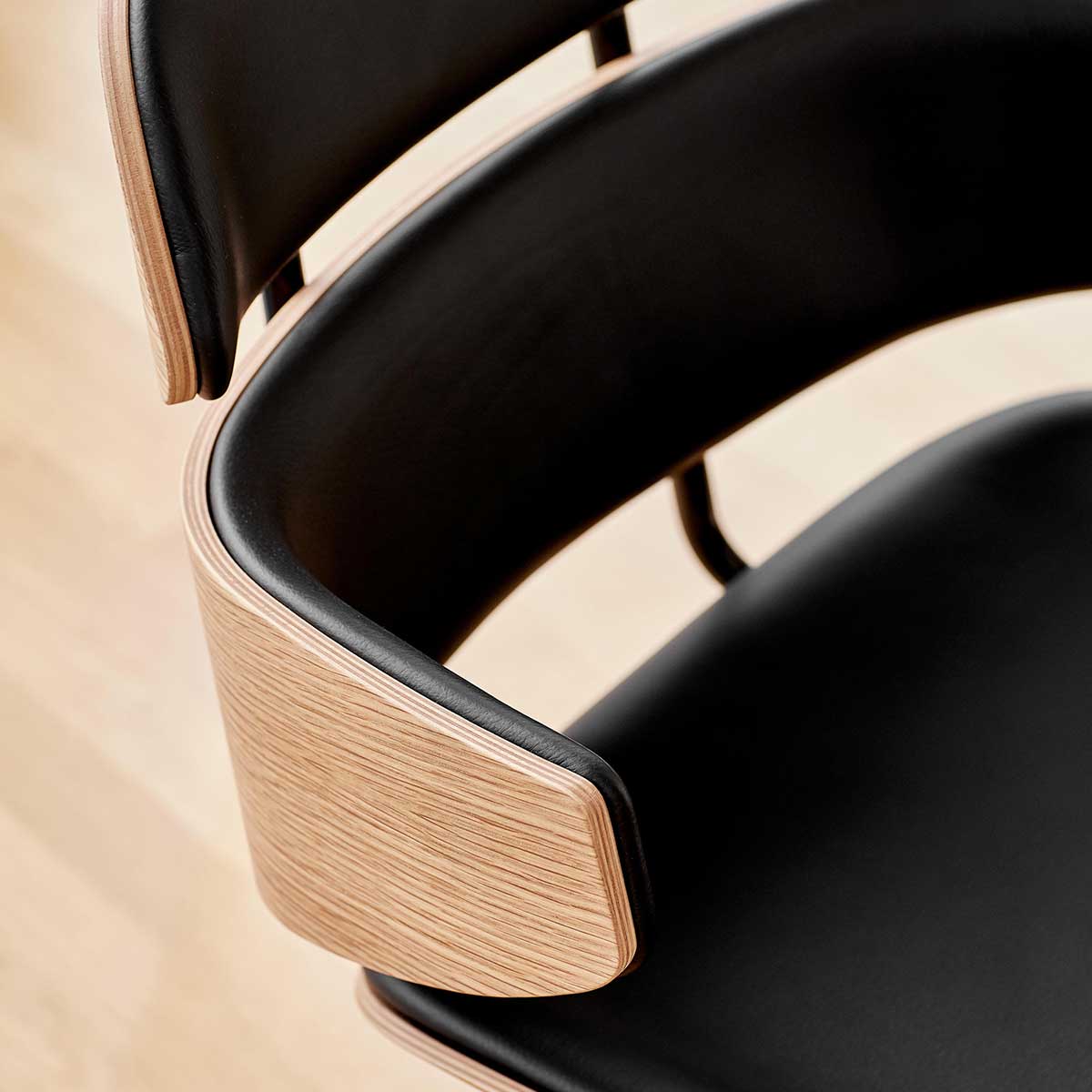 Midas Chair with Arms | Black Select Leather