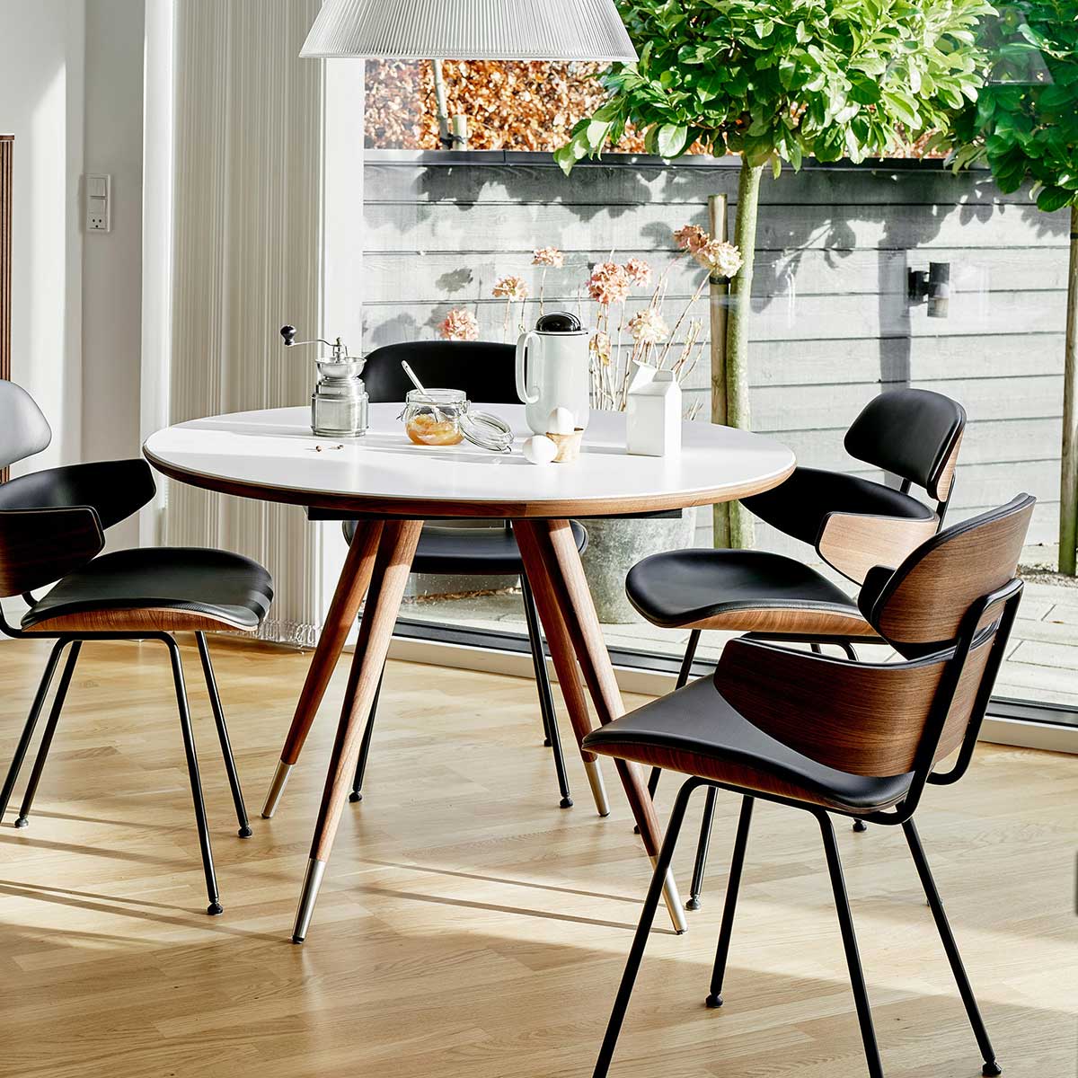 Midas Chair with Arms | Black Select Leather
