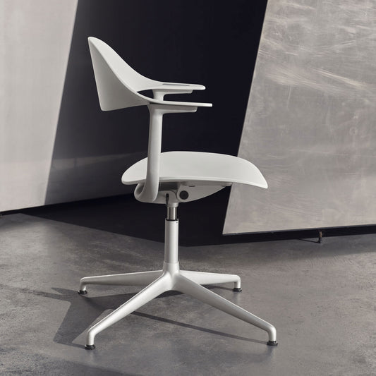Mynt Chair Plastic | Greywith 4 Star Blasted Aluminium Base