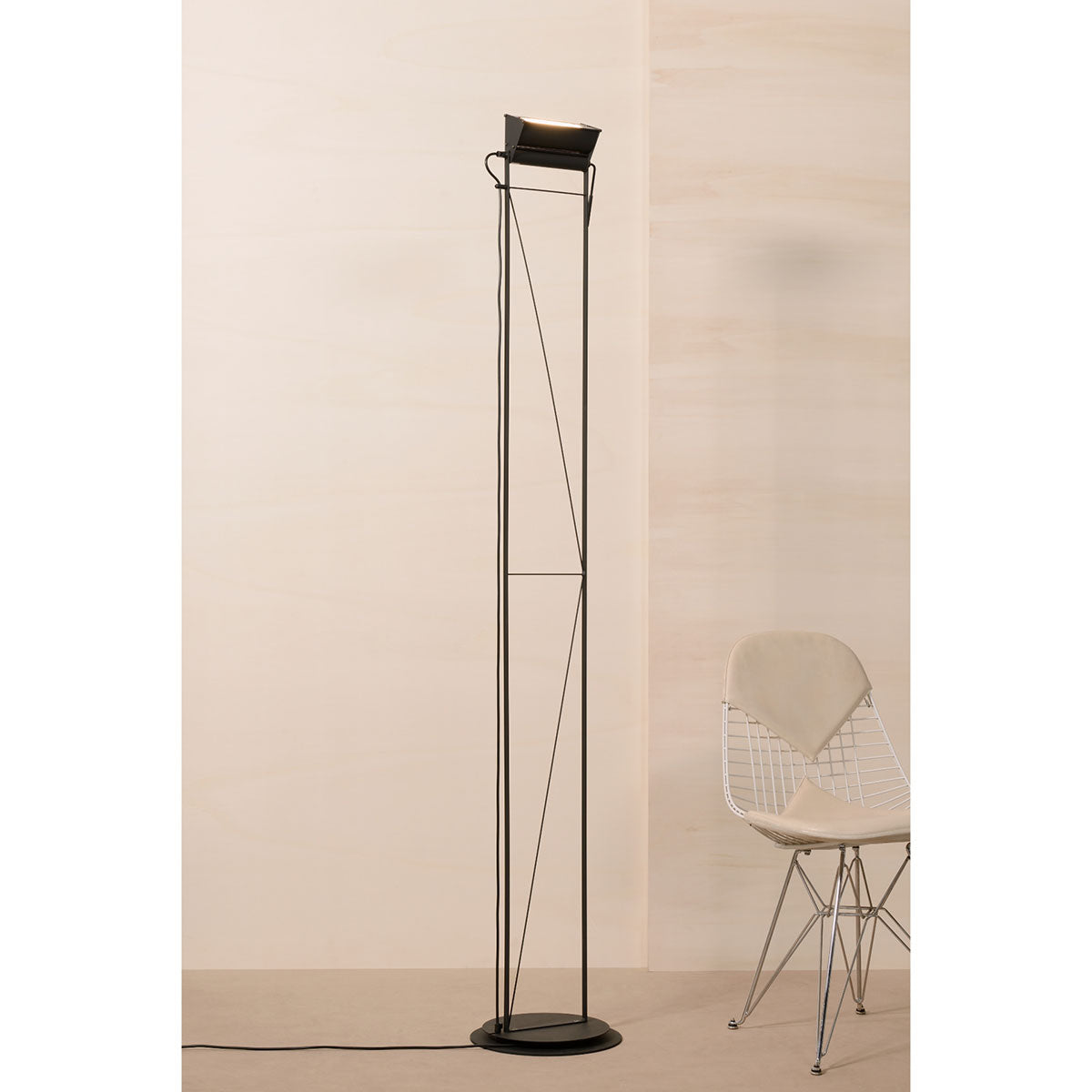 Opus Floor Light | Soft Touch Black