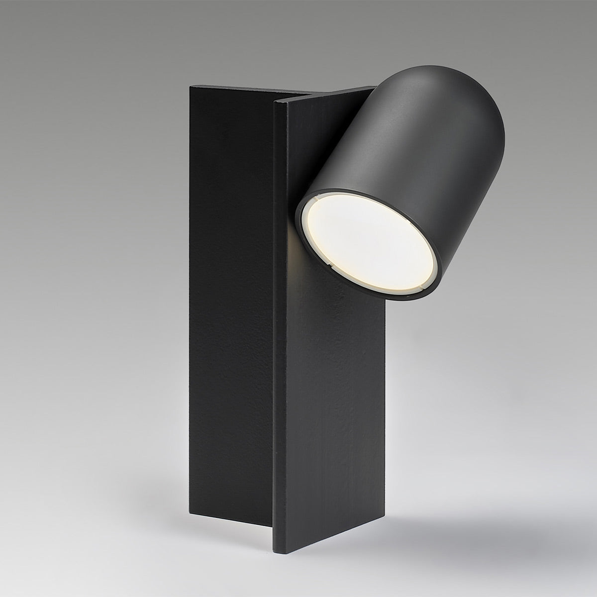 Perdue Magnetic Lamp | Matt Black Lamp