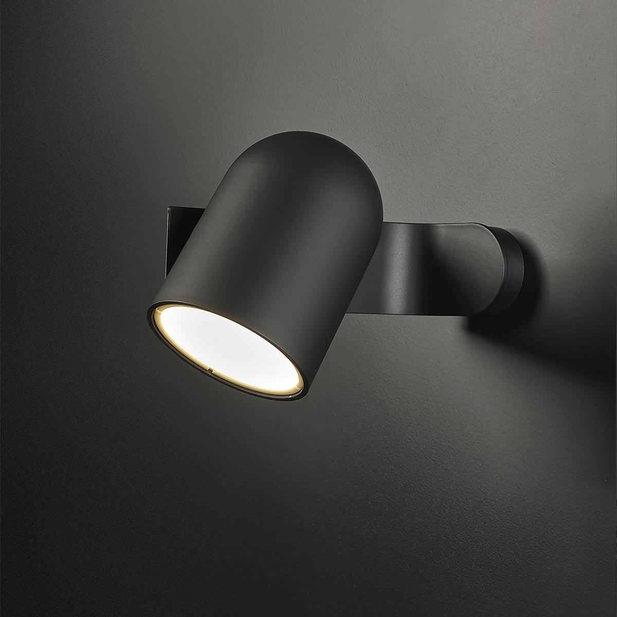 Perdue Magnetic Lamp | Matt Black Lamp