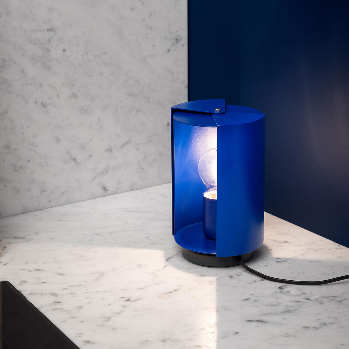 Pivotante A Poser Lamp | Blue