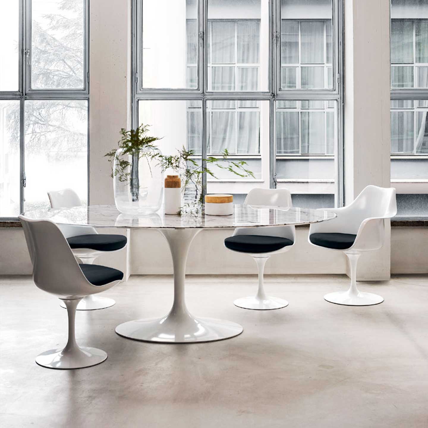 Saarinen Oval Dining Table | White Arabescato Marble Top
