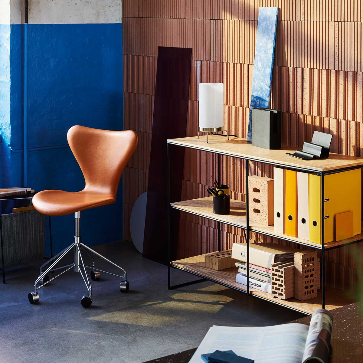 Series 7 Swivel Chair | Cognac Soft Leather